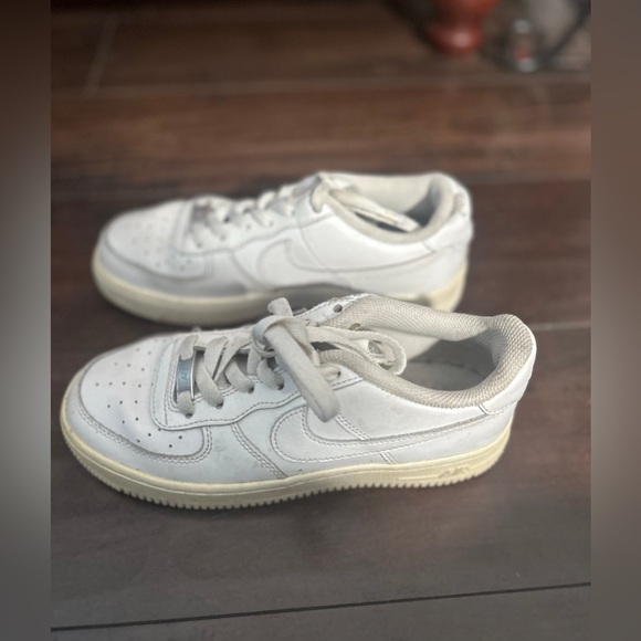 Air Forces 1 - Picture 4 of 7